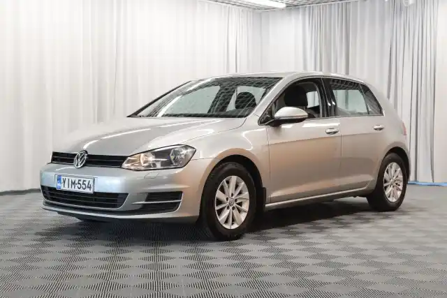 Harmaa Viistoperä, Volkswagen Golf – YIM-554