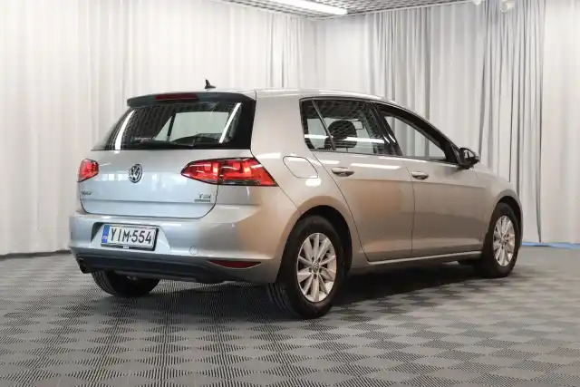 Harmaa Viistoperä, Volkswagen Golf – YIM-554