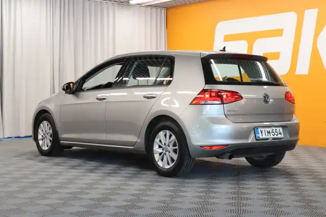 Harmaa Viistoperä, Volkswagen Golf – YIM-554