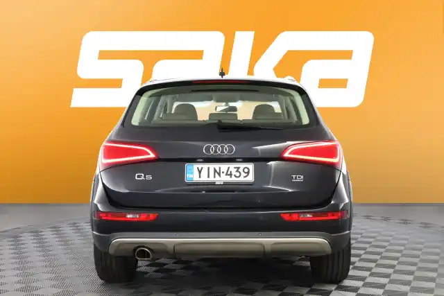 Sininen Maastoauto, Audi Q5 – YIN-439