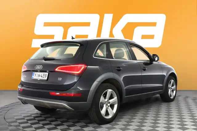 Sininen Maastoauto, Audi Q5 – YIN-439