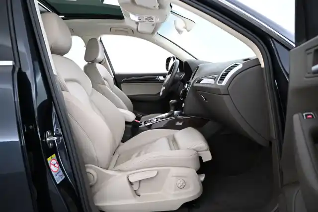Sininen Maastoauto, Audi Q5 – YIN-439