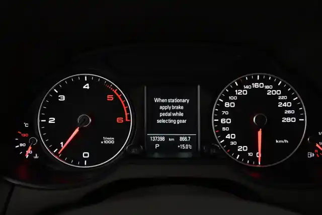 Sininen Maastoauto, Audi Q5 – YIN-439