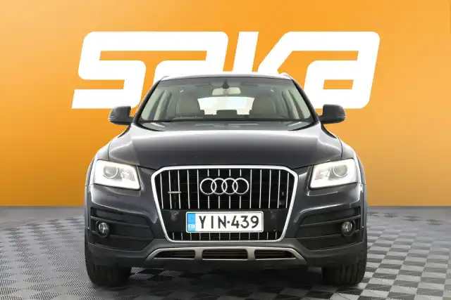 Sininen Maastoauto, Audi Q5 – YIN-439