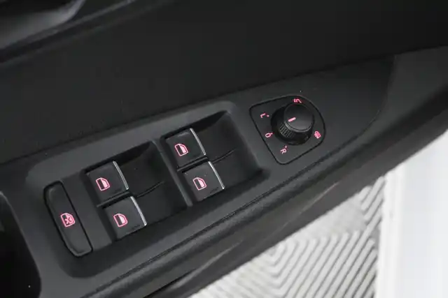 Valkoinen Farmari, Seat Leon ST – YIO-796