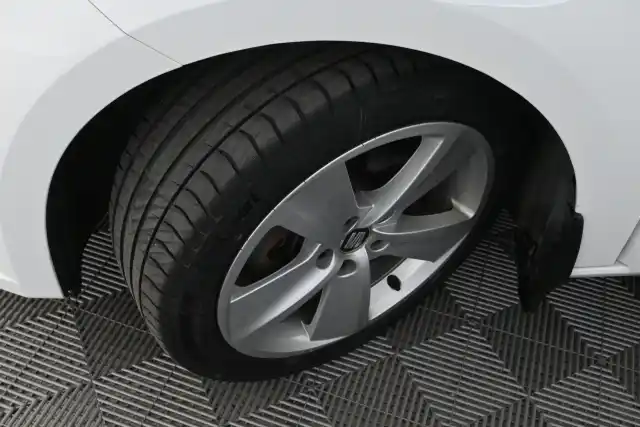 Valkoinen Farmari, Seat Leon ST – YIO-796
