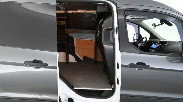 Valkoinen Pakettiauto, Ford Transit Connect – YIP-884