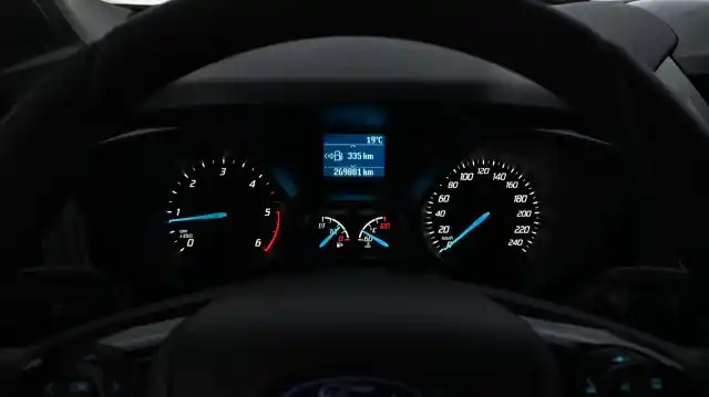 Valkoinen Pakettiauto, Ford Transit Connect – YIP-884