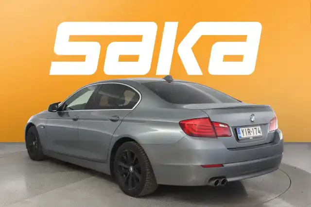 Harmaa Sedan, BMW 520 – YIR-174