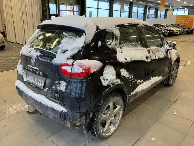 Musta Viistoperä, Renault Captur – YIR-341