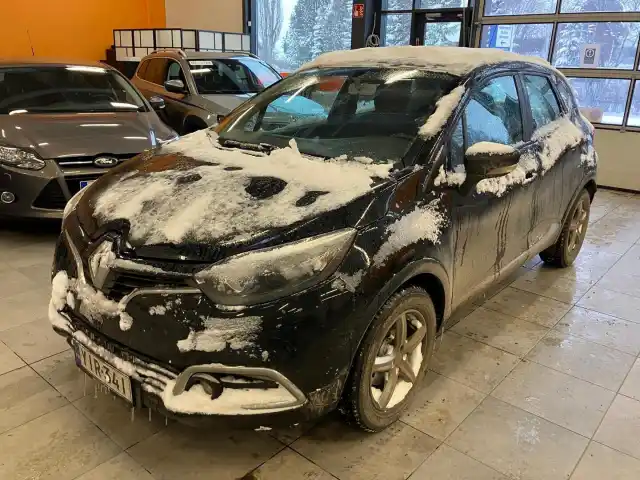 Musta Viistoperä, Renault Captur – YIR-341