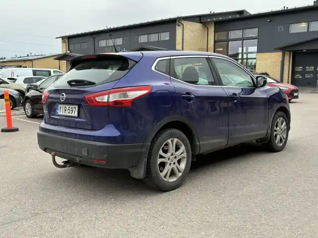 Sininen Maastoauto, Nissan Qashqai – YIR-597