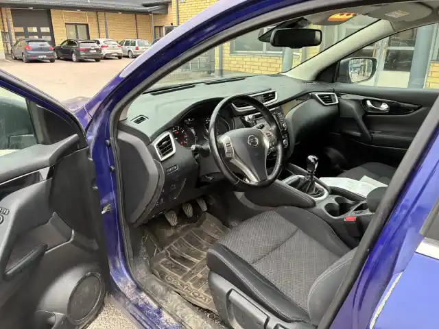 Sininen Maastoauto, Nissan Qashqai – YIR-597