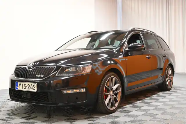 Musta Farmari, Skoda Octavia – YIS-242