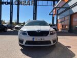 Valkoinen Farmari, Skoda Octavia – YIS-280, kuva 2