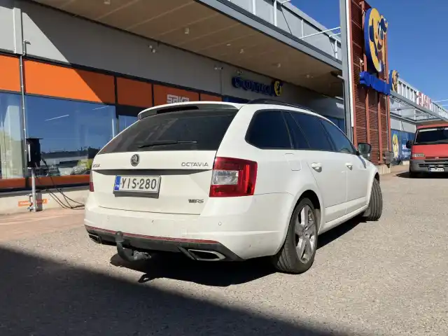 Valkoinen Farmari, Skoda Octavia – YIS-280