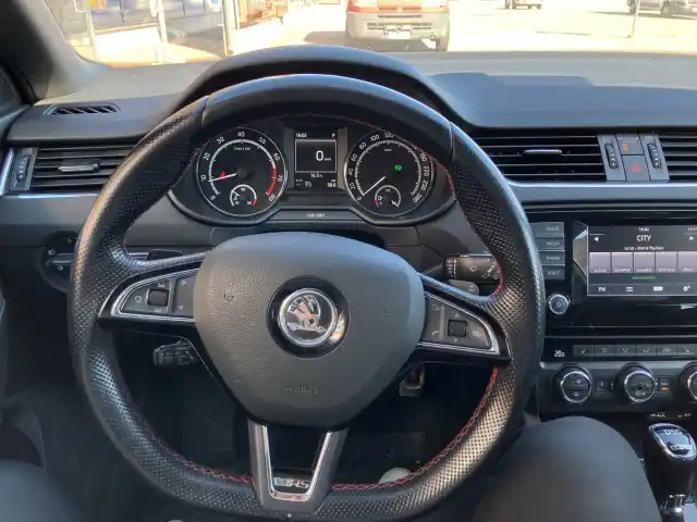 Valkoinen Farmari, Skoda Octavia – YIS-280