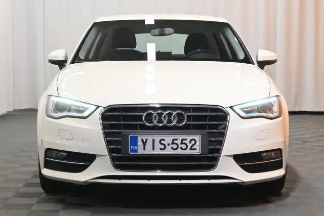 Valkoinen Viistoperä, Audi A3 – YIS-552