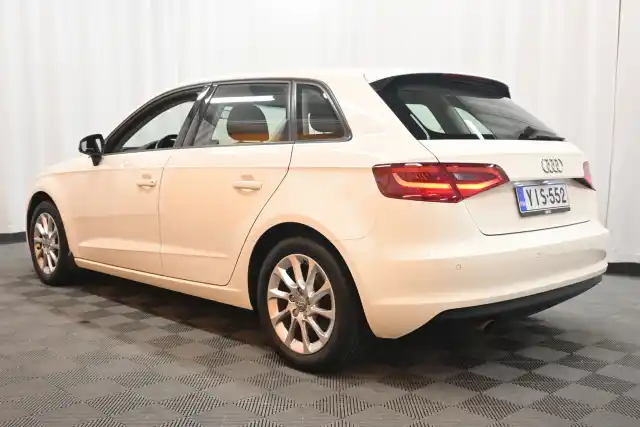 Valkoinen Viistoperä, Audi A3 – YIS-552