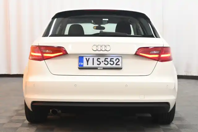 Valkoinen Viistoperä, Audi A3 – YIS-552