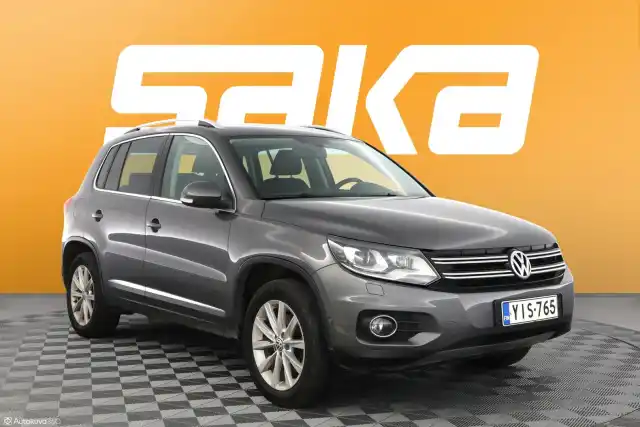 Harmaa Maastoauto, Volkswagen Tiguan – YIS-765