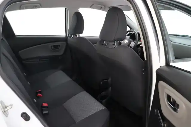 Valkoinen Viistoperä, Toyota Yaris – YIT-445