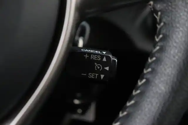 Valkoinen Viistoperä, Toyota Yaris – YIT-445