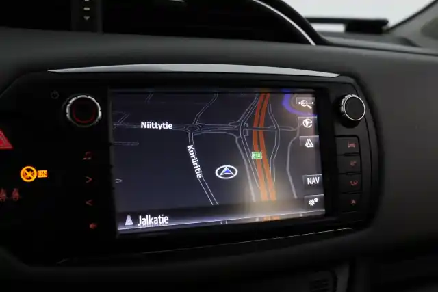Valkoinen Viistoperä, Toyota Yaris – YIT-445