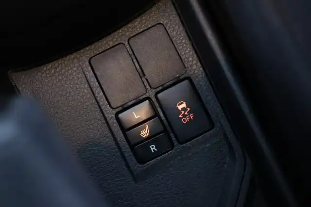 Valkoinen Viistoperä, Toyota Yaris – YIT-445