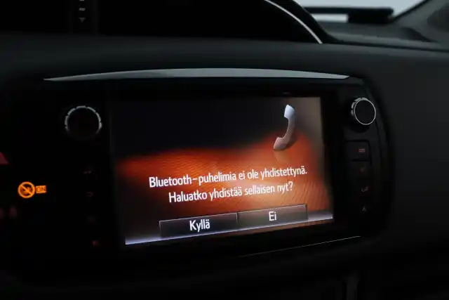 Valkoinen Viistoperä, Toyota Yaris – YIT-445