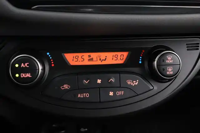 Valkoinen Viistoperä, Toyota Yaris – YIT-445