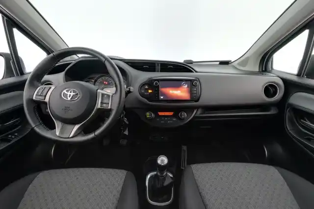Valkoinen Viistoperä, Toyota Yaris – YIT-445