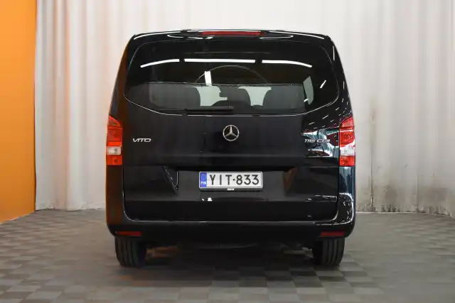 Musta Pakettiauto, Mercedes-Benz Vito – YIT-833