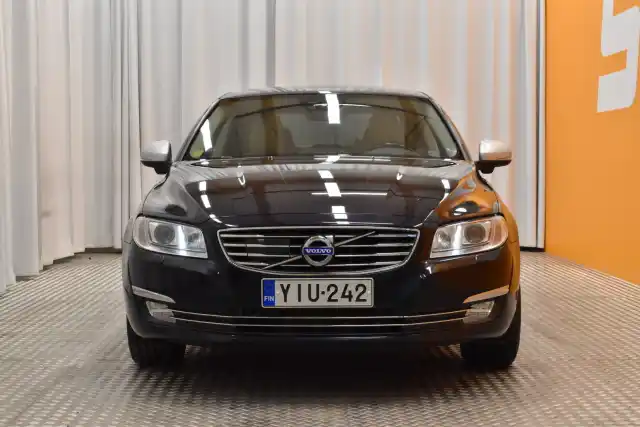 Sininen Sedan, Volvo S80 – YIU-242