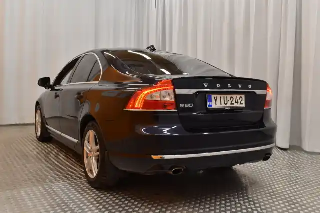 Sininen Sedan, Volvo S80 – YIU-242