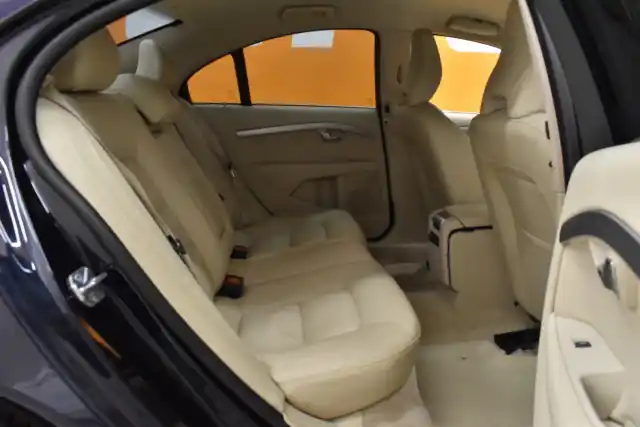 Sininen Sedan, Volvo S80 – YIU-242