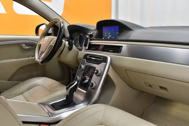 Sininen Sedan, Volvo S80 – YIU-242