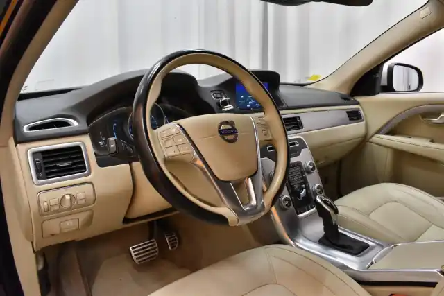 Sininen Sedan, Volvo S80 – YIU-242