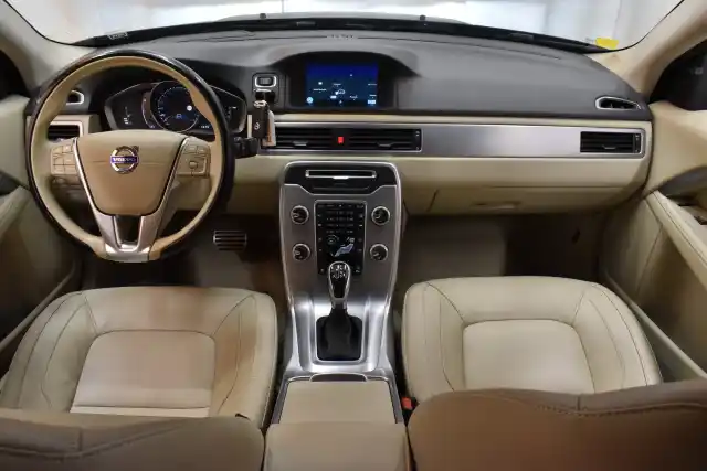 Sininen Sedan, Volvo S80 – YIU-242