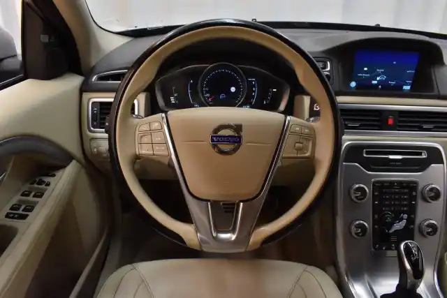 Sininen Sedan, Volvo S80 – YIU-242