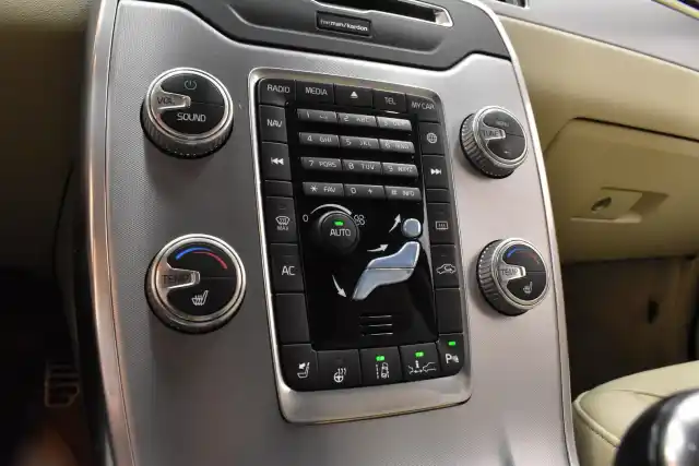 Sininen Sedan, Volvo S80 – YIU-242