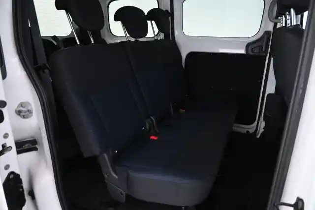 Valkoinen Tila-auto, Nissan NV200 – YIV-697