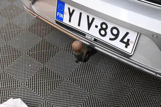 Harmaa Sedan, Volkswagen Passat – YIV-894