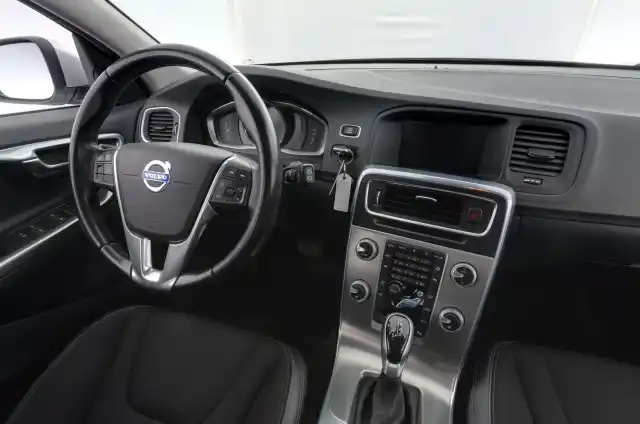 Harmaa Farmari, Volvo V60 – YIX-565