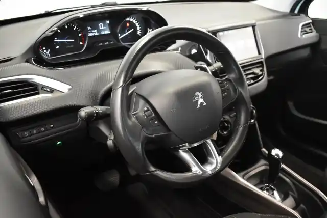 Valkoinen Viistoperä, Peugeot 2008 – YIY-332