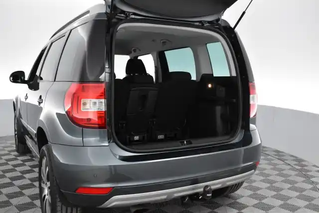 Harmaa Maastoauto, Skoda Yeti – YIY-622