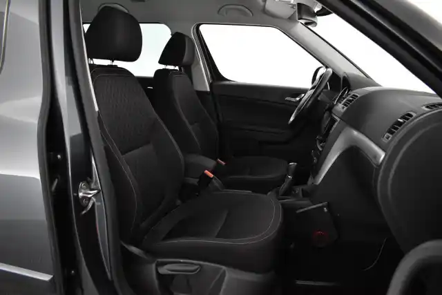 Harmaa Maastoauto, Skoda Yeti – YIY-622