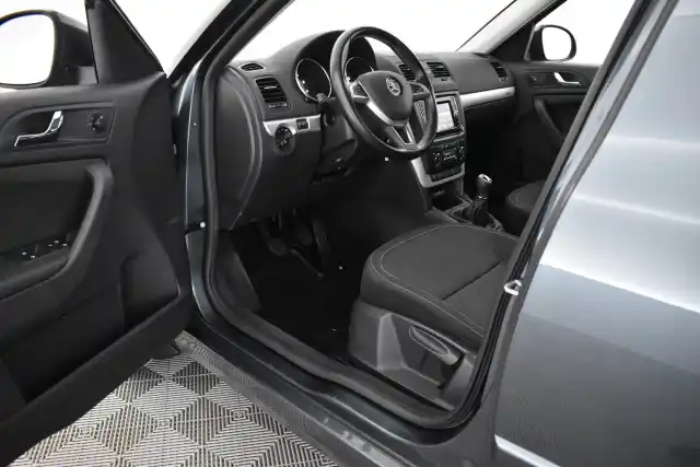 Harmaa Maastoauto, Skoda Yeti – YIY-622