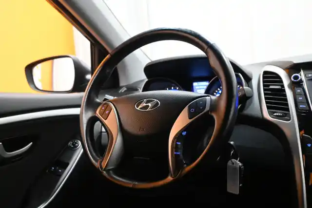 Harmaa Viistoperä, Hyundai I30 – YIZ-335