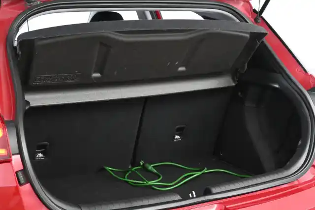 Punainen Viistoperä, Hyundai I20 – YJA-318